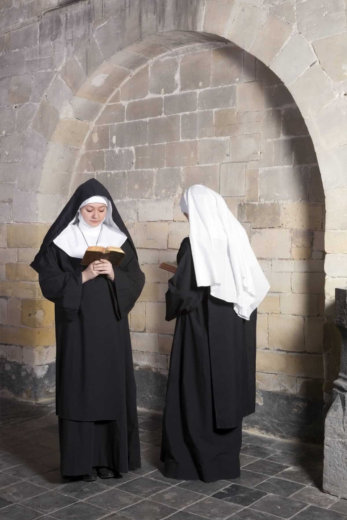 Two nuns in an old convent 000033422432 Full jpg