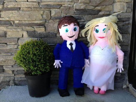 Bride & Groom Pinata